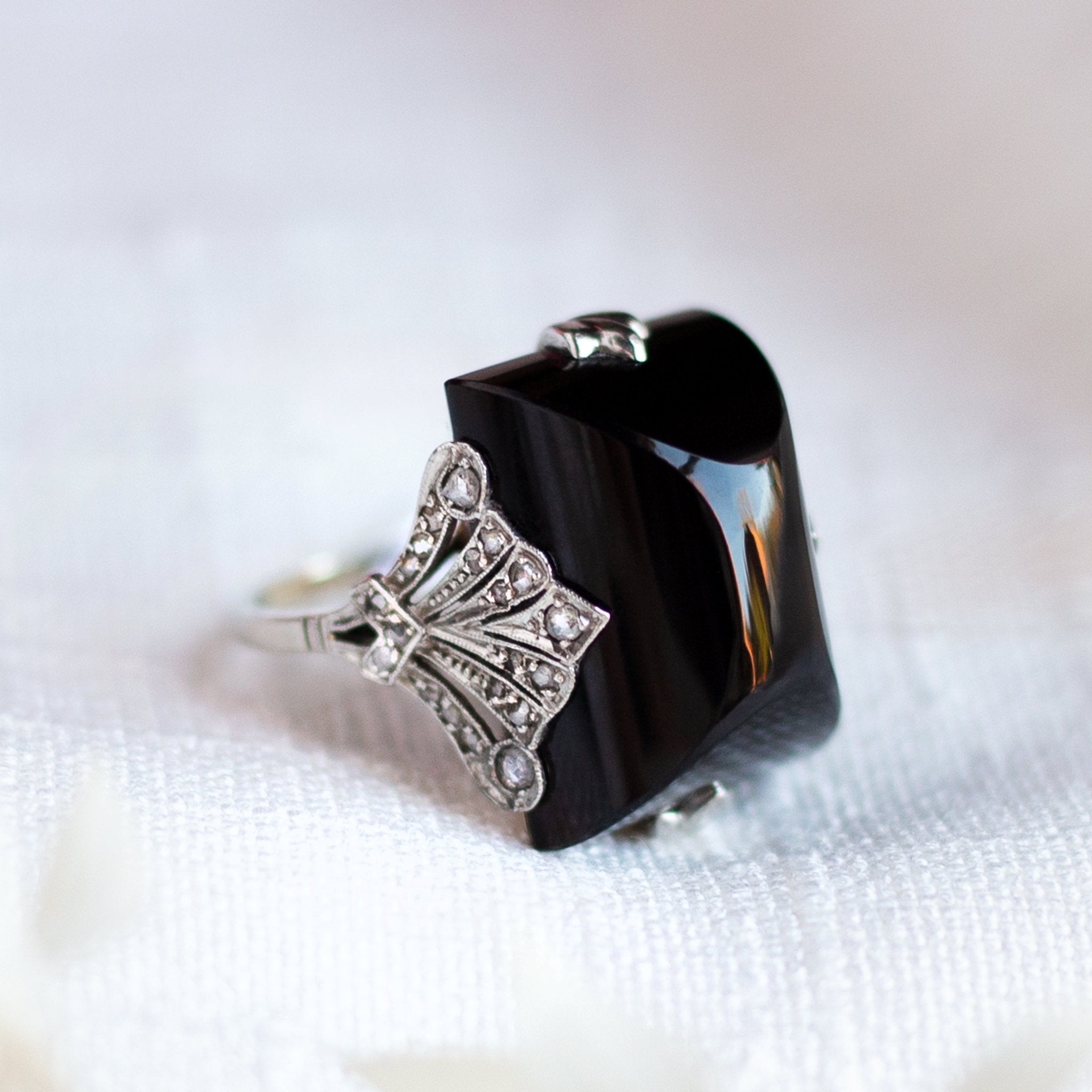 Onyx, Sardonyx, and the Chalcedony Family - Walton's Jewelry
