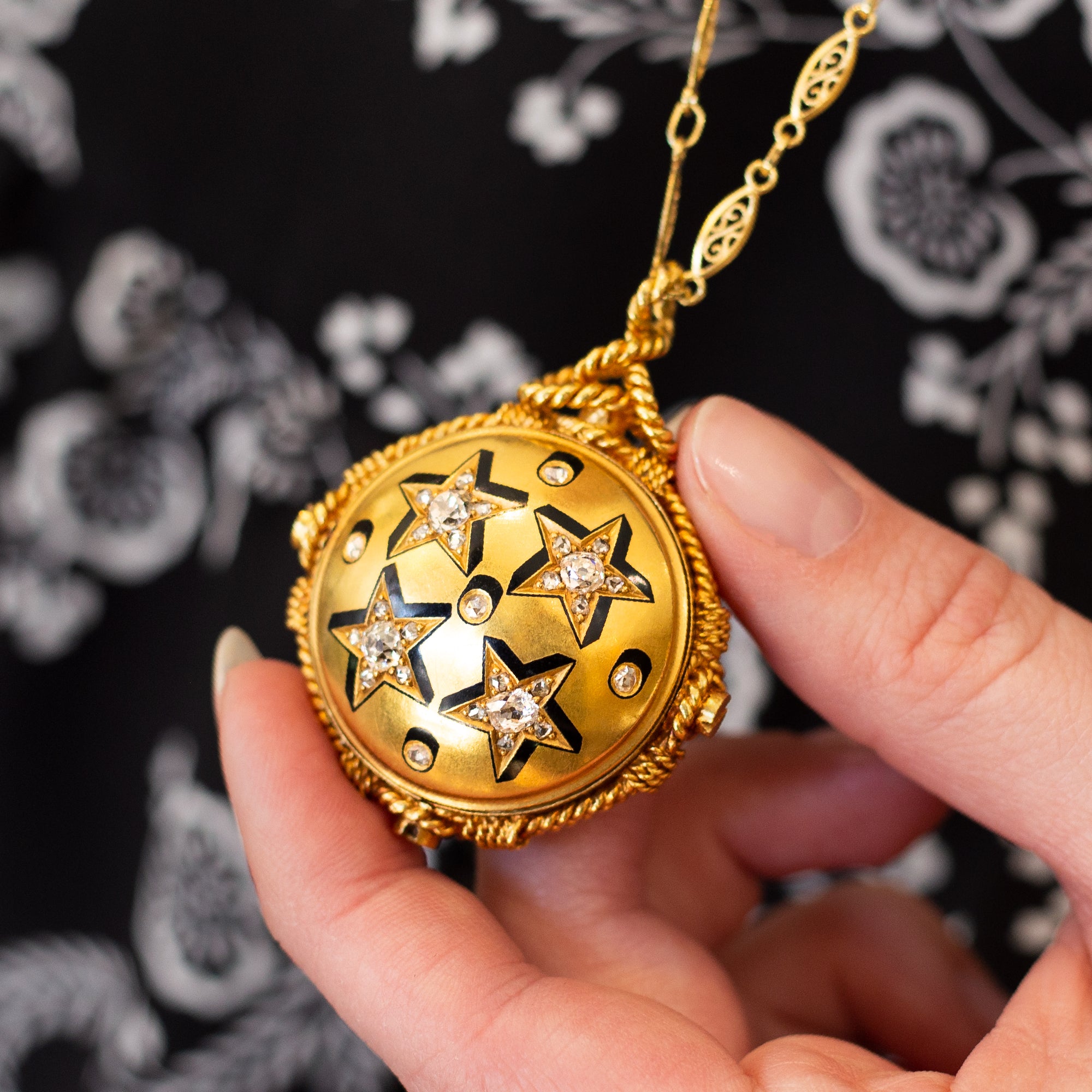 An Inside Look at the History of Lockets - Walton's Jewelry