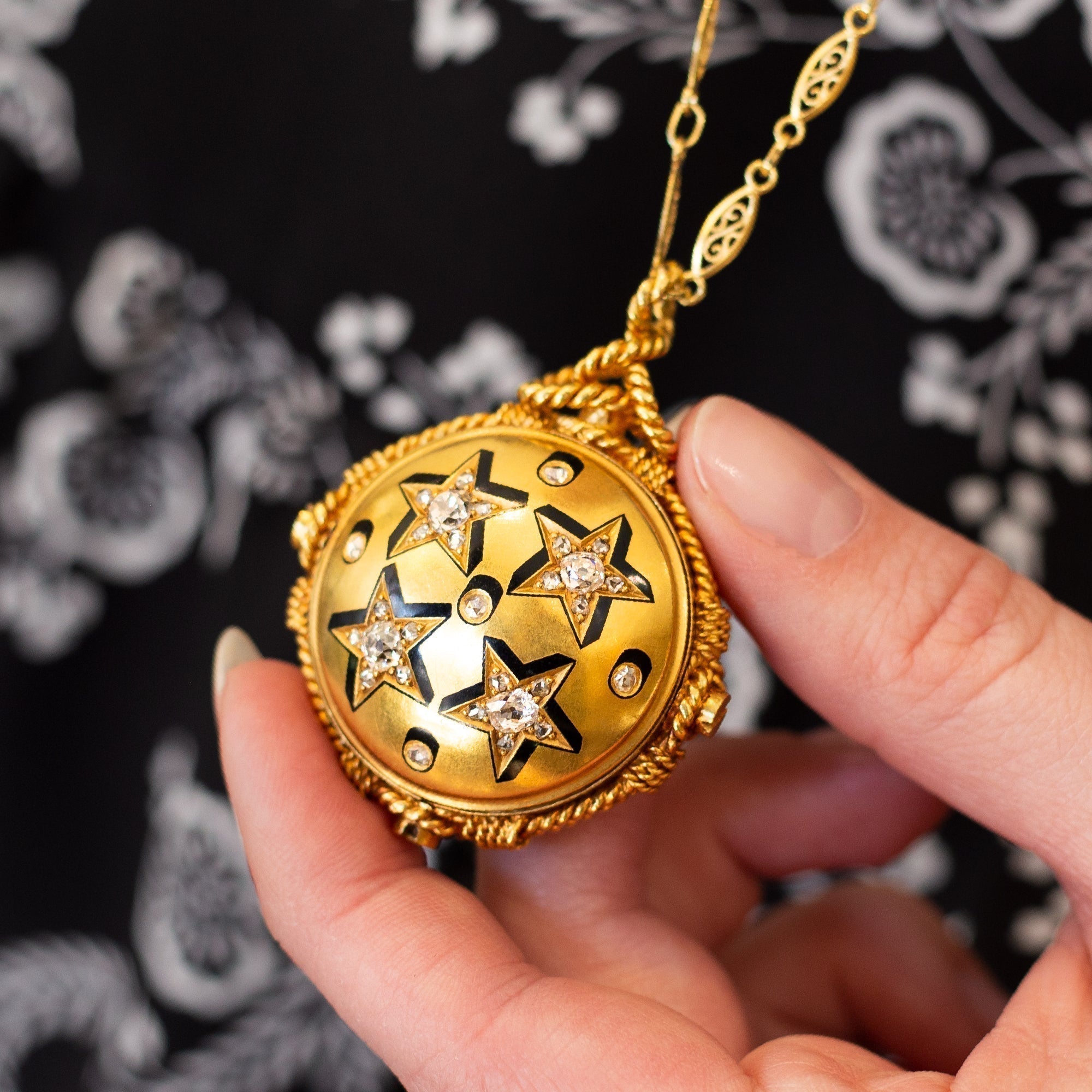 An Inside Look at the History of Lockets - Walton's Jewelry