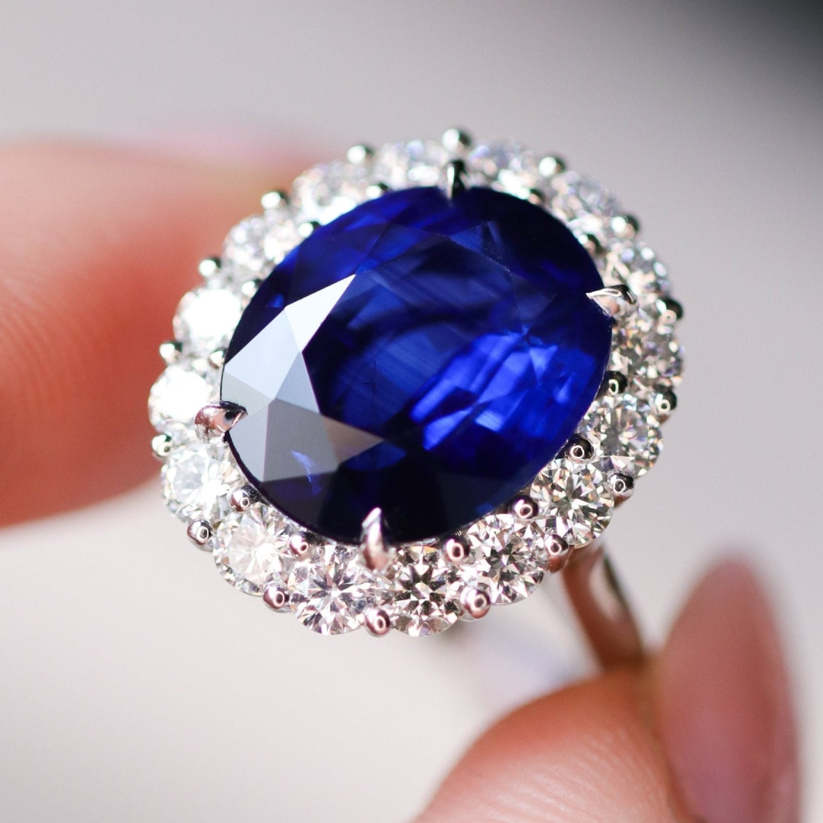 Ceylon Sapphires: A Collector's Guide to Sri Lanka's Brilliant Blue Gemstones - Walton's Jewelry