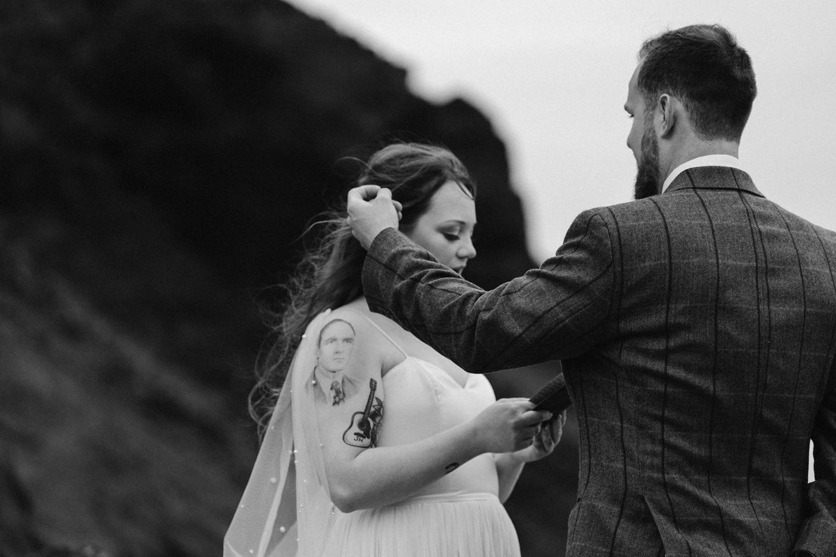 Curtis & Denali’s Oregon Coast Elopement and Art Deco Ring Story - Walton's Jewelry