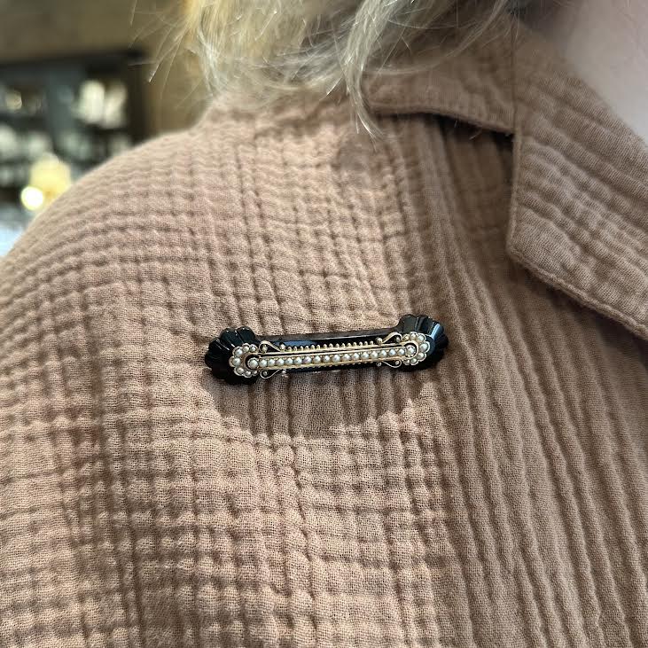 Victorian 14k Yellow Gold Onyx and Pearl Brooch - Walton's Jewelry